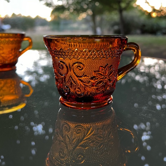 Amber Glass Sandwich Daisy Pattern Cups & Saucers, Vintage Tiara / Indiana Glass - Picture 10 of 16